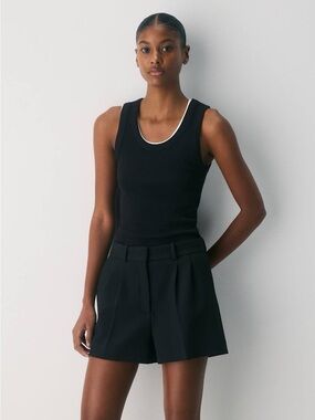 Aritzia Babaton Pleated Mini Short